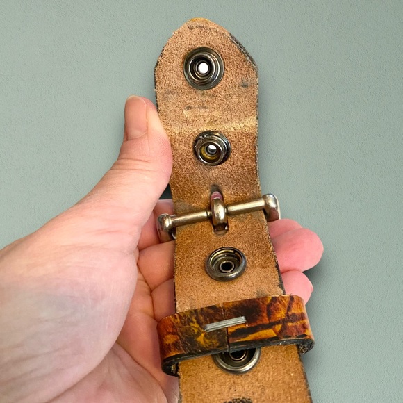 Vintage Handtooled Leather Abstract Floral Unisex Belt - Picture 10 of 11